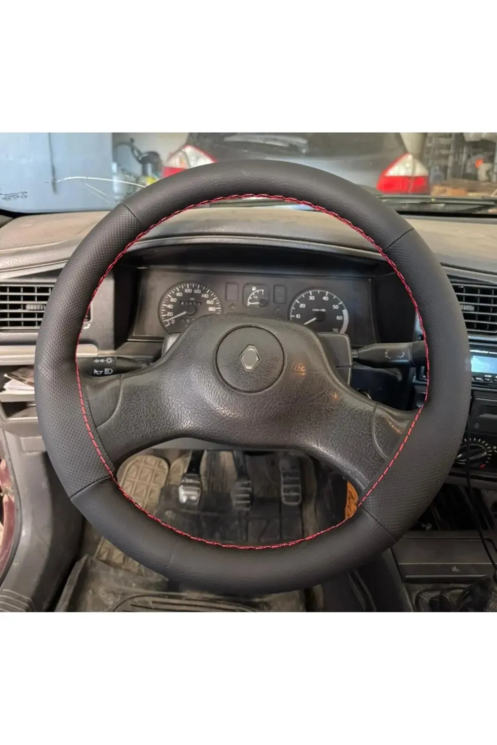 DİKİŞLİ DİREKSİYON KILIFI SİYAH DERİ NOKTALI DERİ KIRMIZI DİKİŞLİ