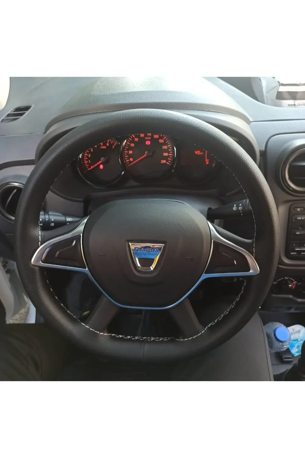 DİKİŞLİ DİREKSİYON KILIFI SİYAH GRİ DİKİŞLİ DUCİA DUSTER İÇİN