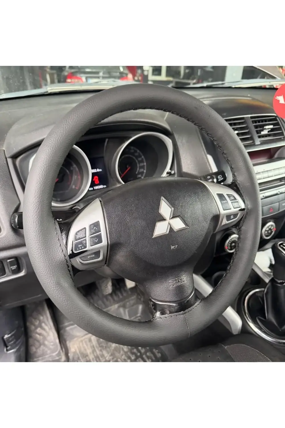 DİKİŞLİ DİREKSİYON KILIFI SİYAH SİYAH DİKİŞLİ MİTSUBİSHİ ASX İÇİN