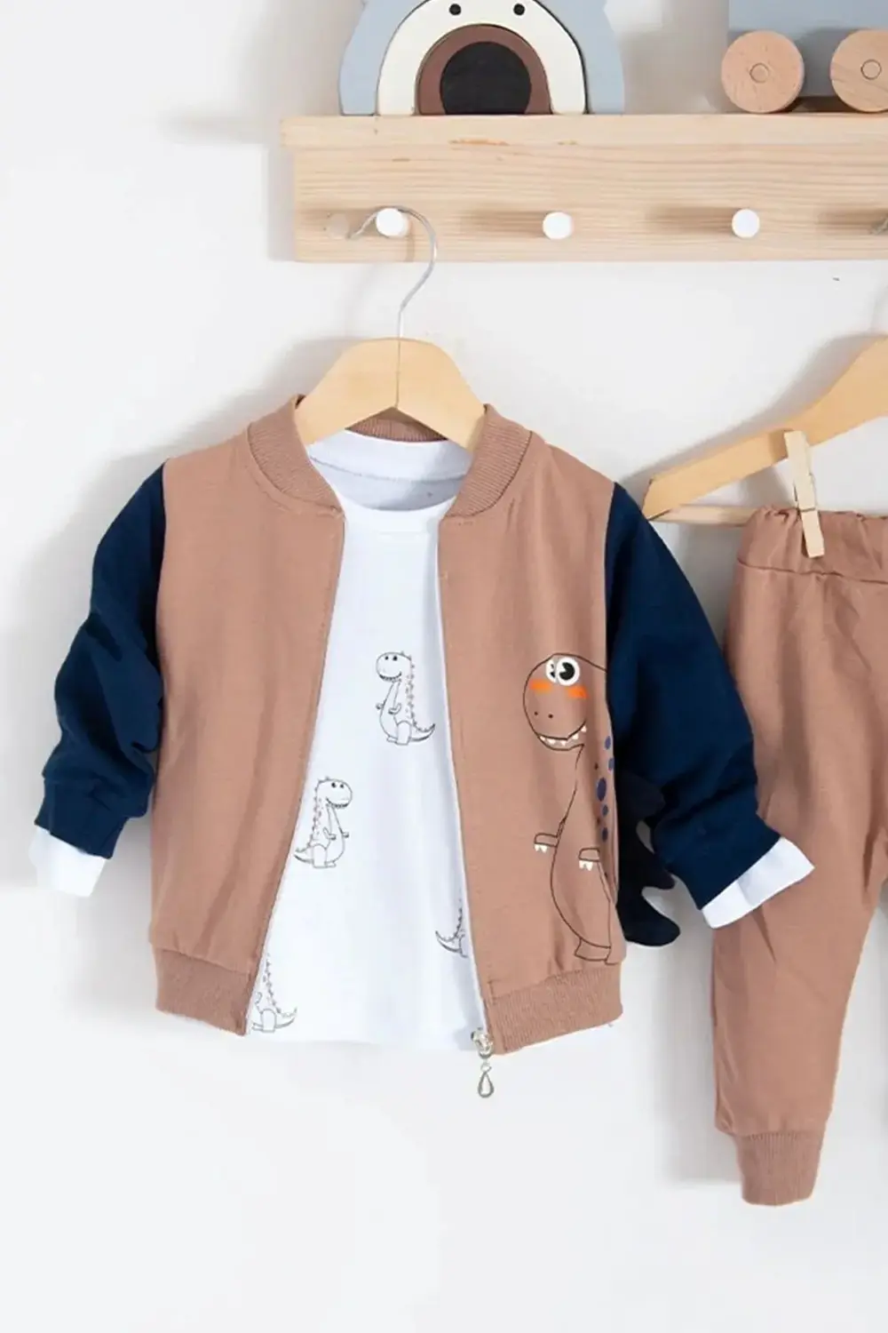 Dinazor Desenli Hırkalı 3'lü Erkek Bebek Takım