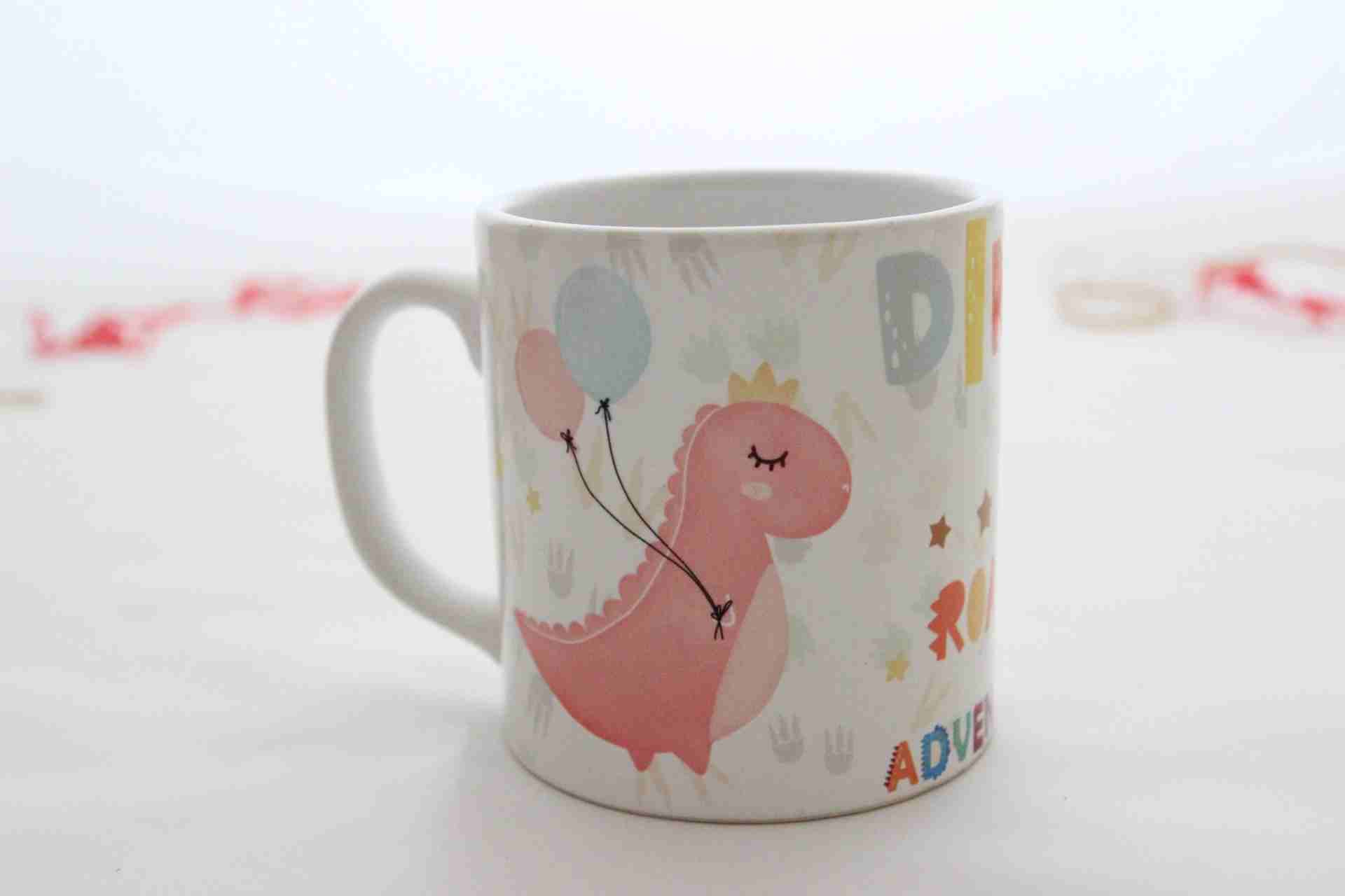 İhtiyaçavm Dinazor Temalı Hediye Kutusu - Dino Temalı Termos, Defter Ve Kupa Bardak Hediye Seti