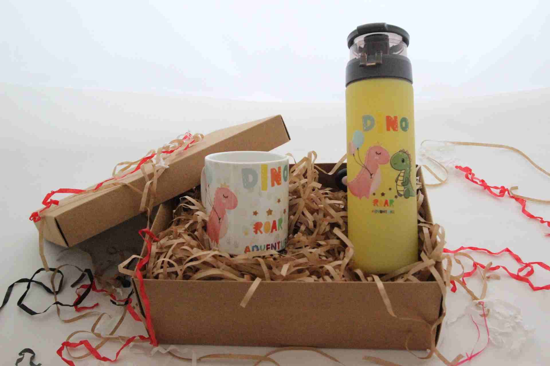 İhtiyaçavm Dinazor Temalı Hediye Seti - Dino Termos Ve Dino Kupa Bardak Hediye Kutusu