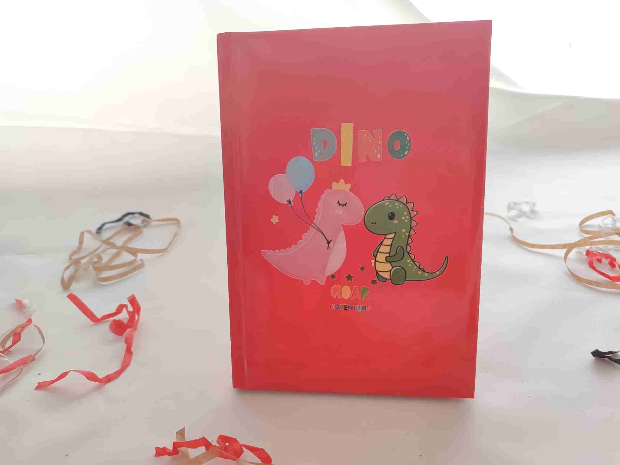 İhtiyaçavm Dino Hediye Seti - Baskılı Termos Ve  Kırmızı Defter Hediye Kutusu