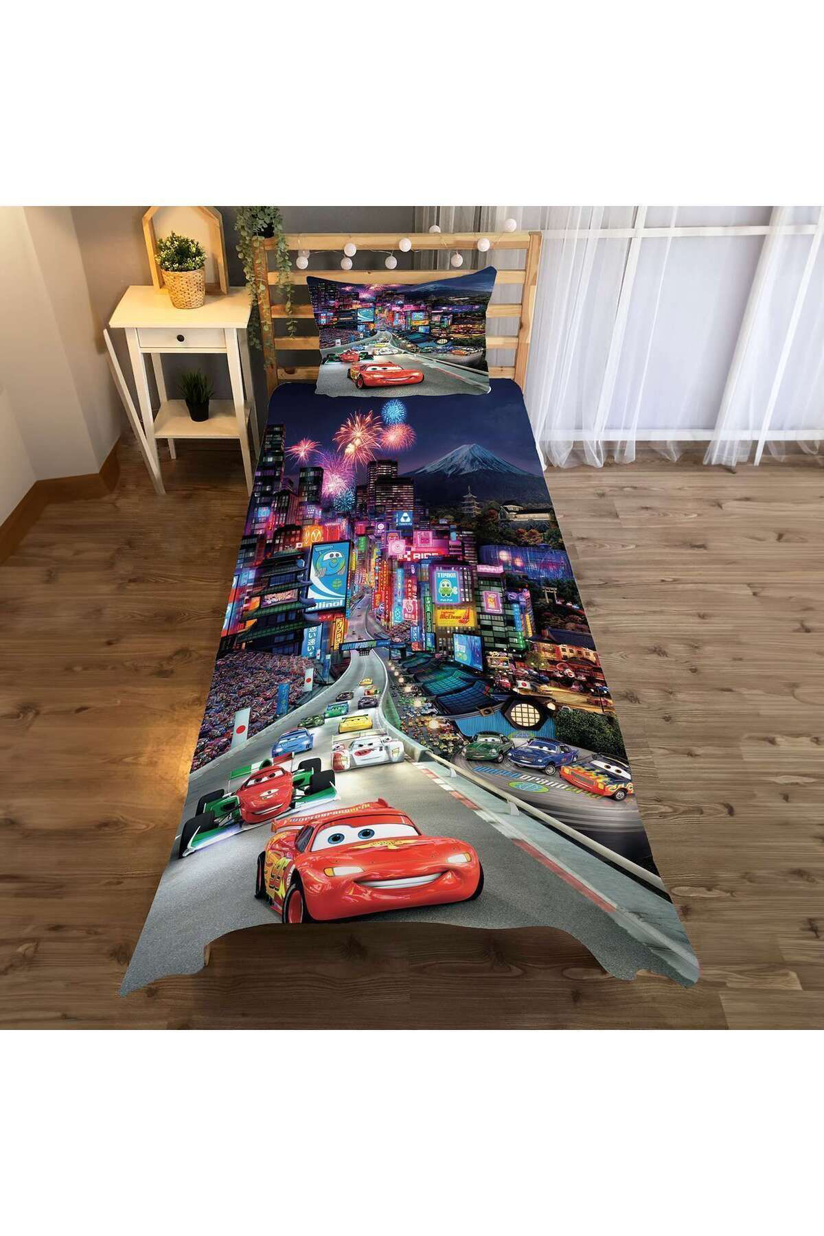 Evan Home Disney Yarişi Desenli Çocuk Odasi Takim Perde (İki Kanat),Yatak Örtüsü,Yastik,Kirlent ,Hali,Tablo