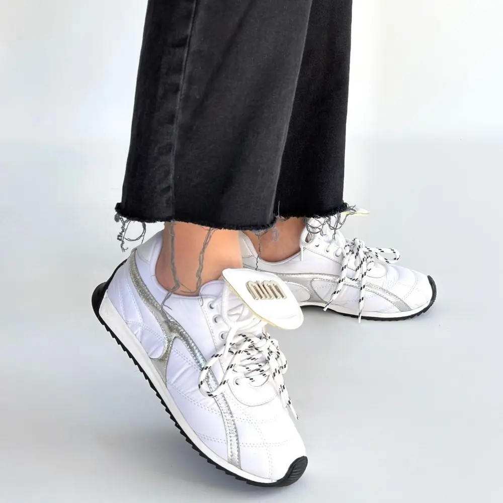 Dissa Beyaz Cilt Bağcıklı Paraşüt Detaylı Spor Ayakkabı Dissa Beyaz Cilt Bağcıklı Paraşüt Detaylı Spor Ayakkabı