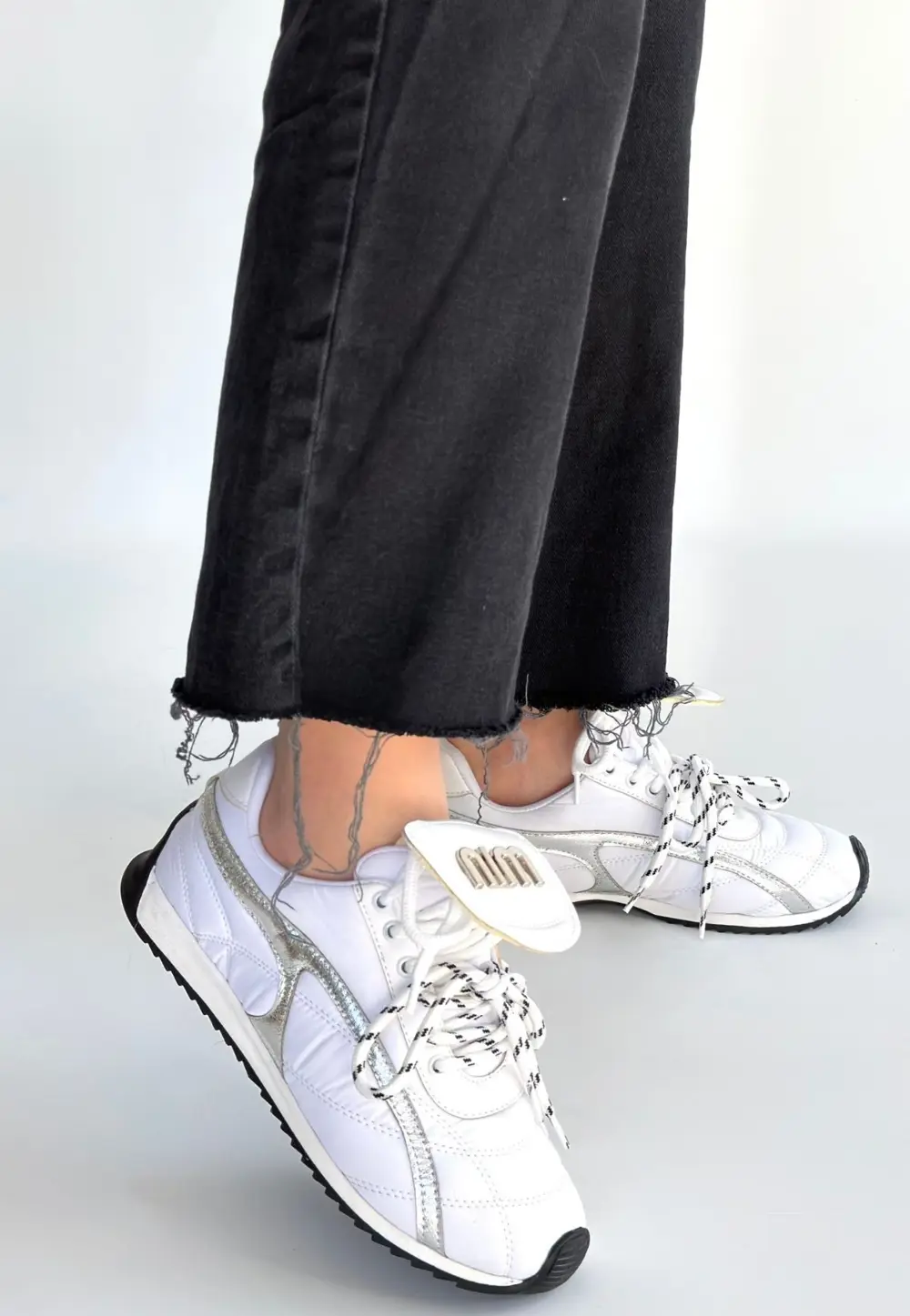 Dissa Beyaz Cilt Bağcıklı Paraşüt Detaylı Spor Ayakkabı Dissa Beyaz Cilt Bağcıklı Paraşüt Detaylı Spor Ayakkabı