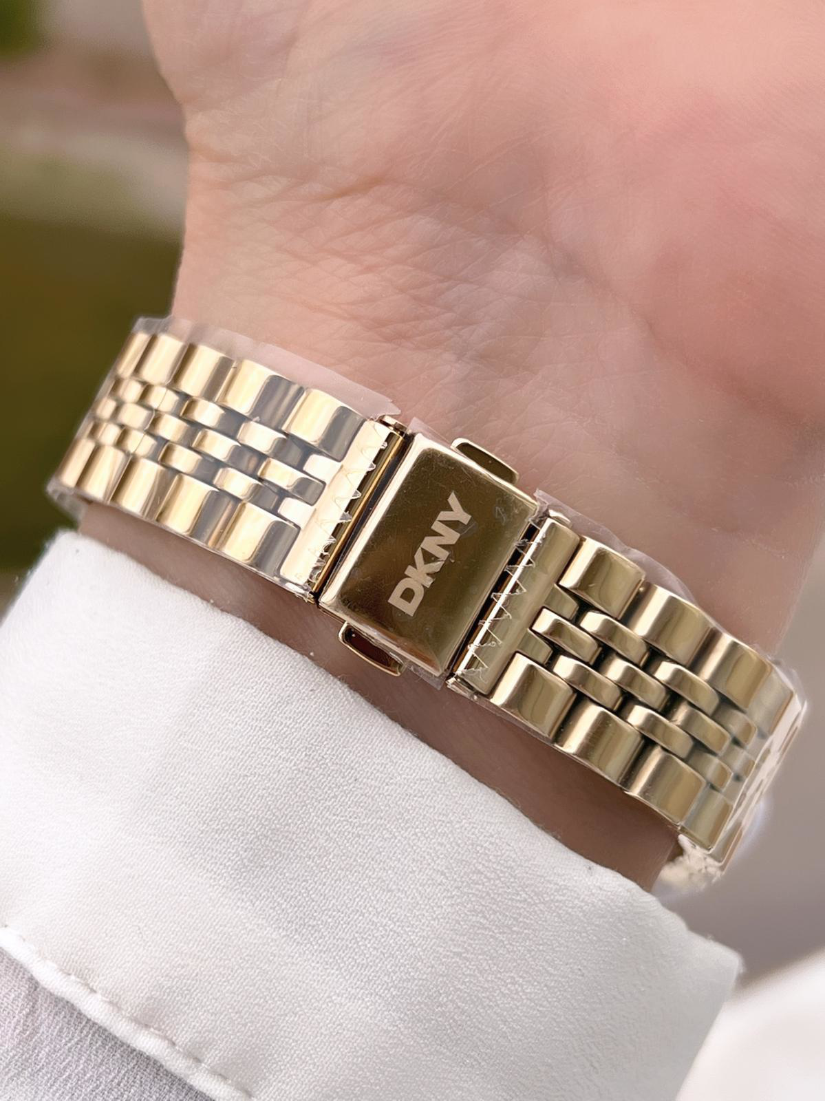 DKNY Çelik Kasa Ve Kordon 5 Atm Suya Dayanıklı 2 Yıl Garantili Ka DKNY Çelik Kasa Ve Kordon 5 Atm Suya Dayanıklı 2 Yıl Garantili Ka