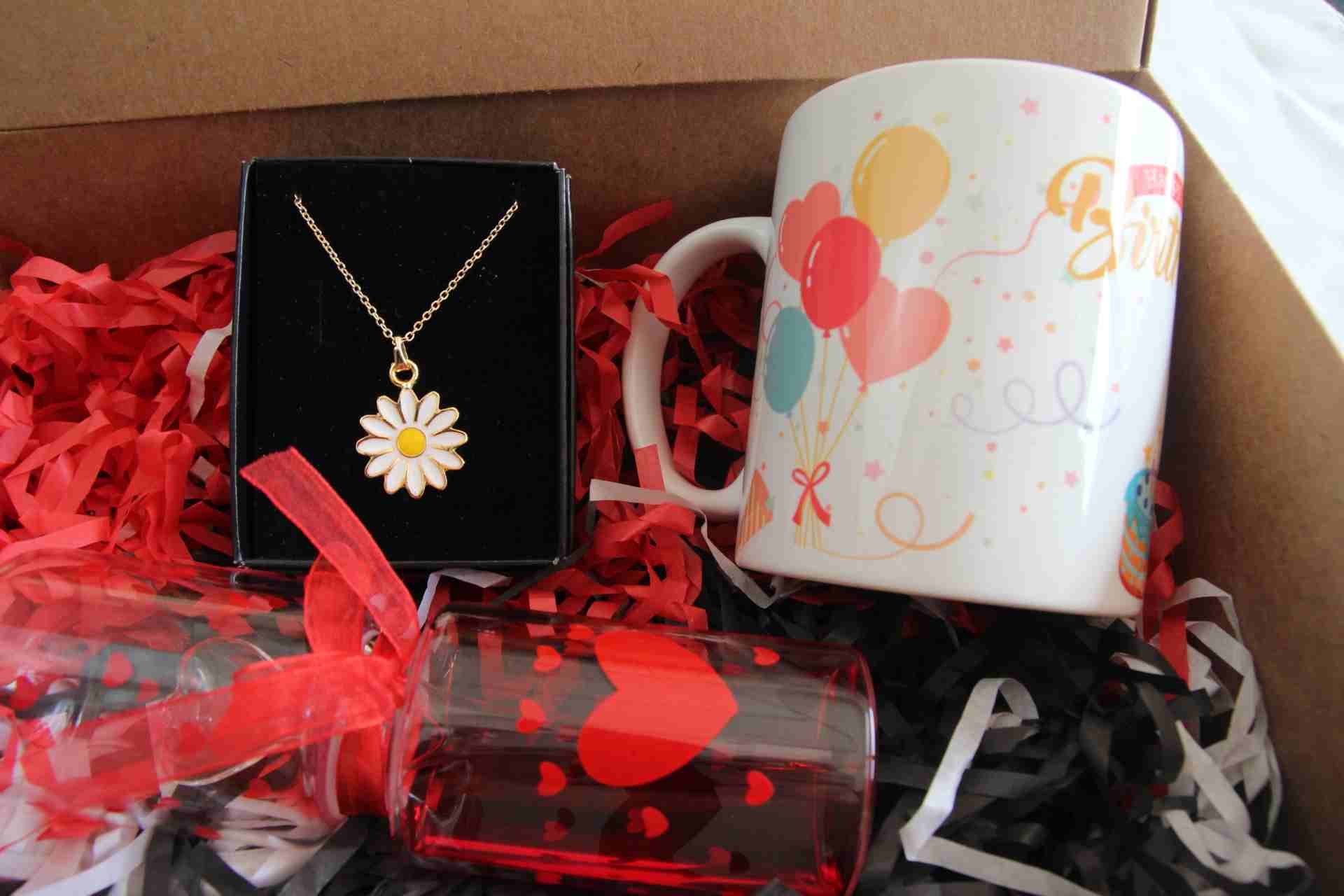 Home Doğum Günü Hediye Kutusu Kupa Bardak Özel Kutusunda Papatya Kolye Ve Aşk Ölçer