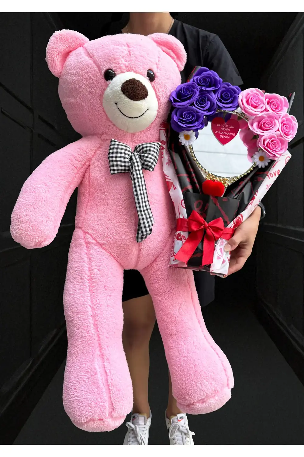 Doğum Günü Hediyesi - Aynalı Çiçek Buketi ve 90cm Pembe Ayıcık -