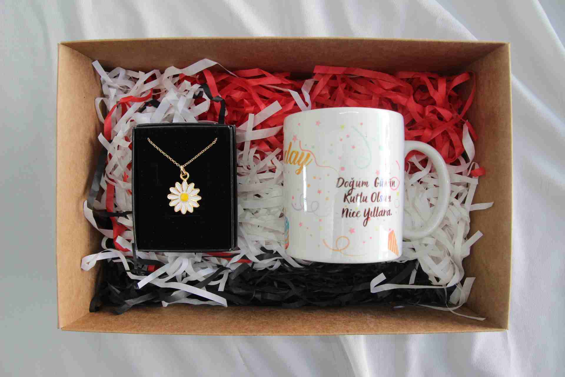 Home Doğum Günün Kutlu Olsun Kupa Bardak Özel Kutusunda Papatya Kolye Hediye Seti