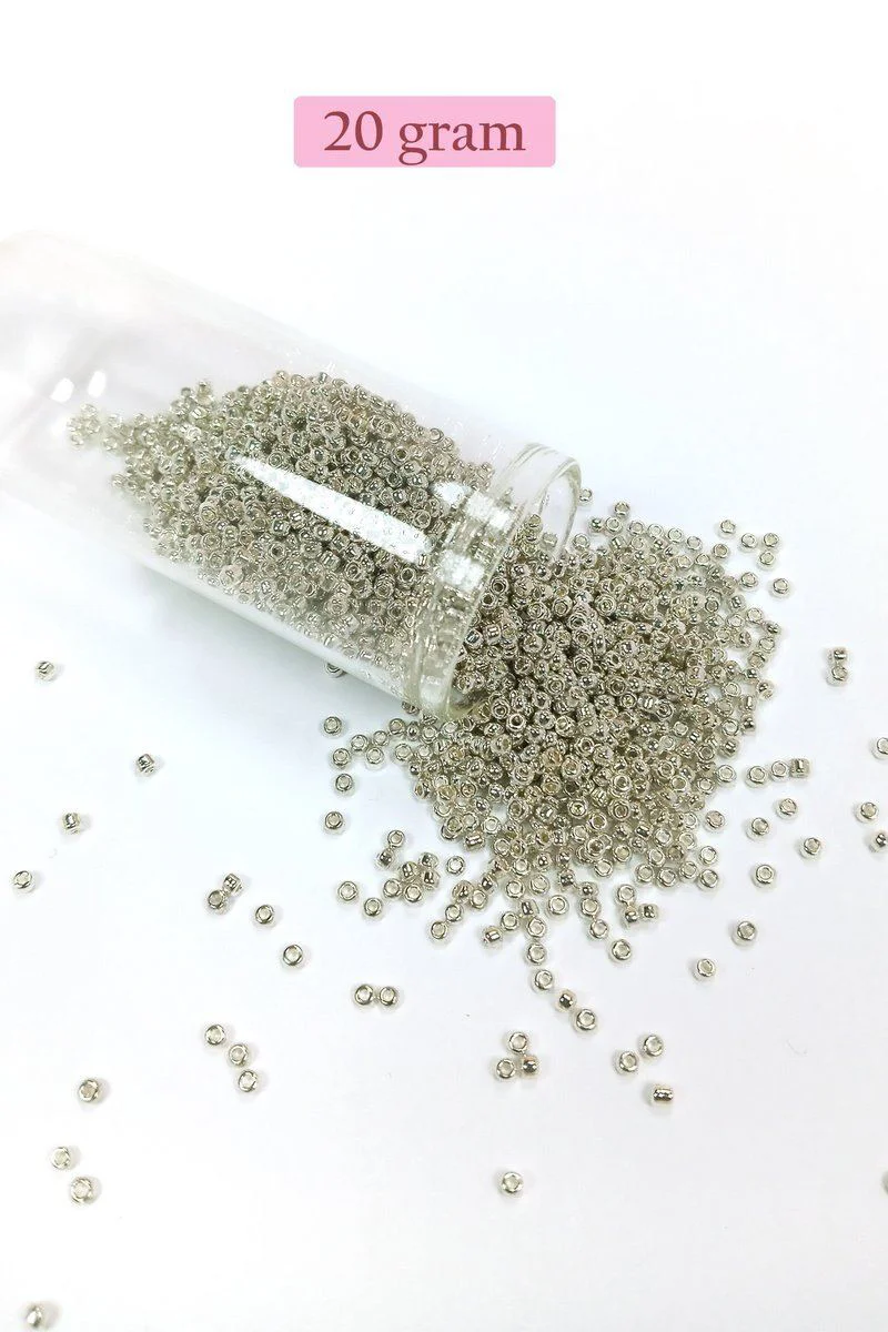 Dökme Cam Kum Boncuk (11/0) 2 mm – Gümüş Renk 20 gr | El İşi ve Takı Yapımı İçin Fiyatı, Yorumları ve Özellikleri