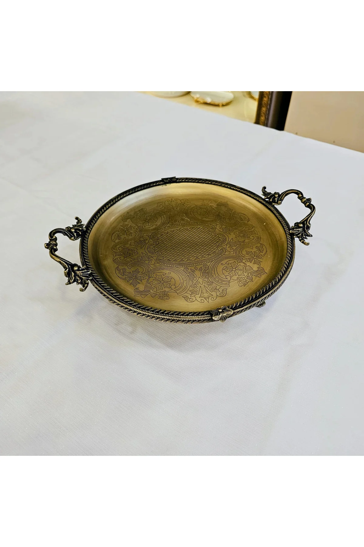 DÖKÜM KENAR ÇERCEVELİ PASLANMAZ ÇELİK TEPSİ 25 CM ANTİK