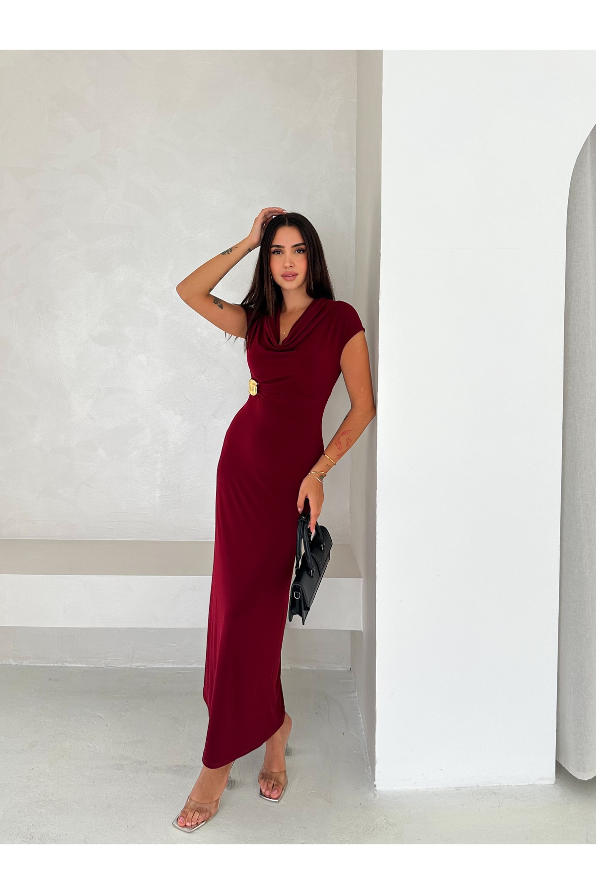 Fiolin Dökümlü Yaka (Madonna Yaka Ve Düşük Kol Ayarlanabilir Yaka) Akses