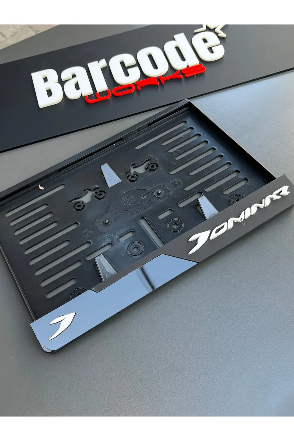 Dominar Motorsiklet Plakalık Mat Atrasit 3D Model