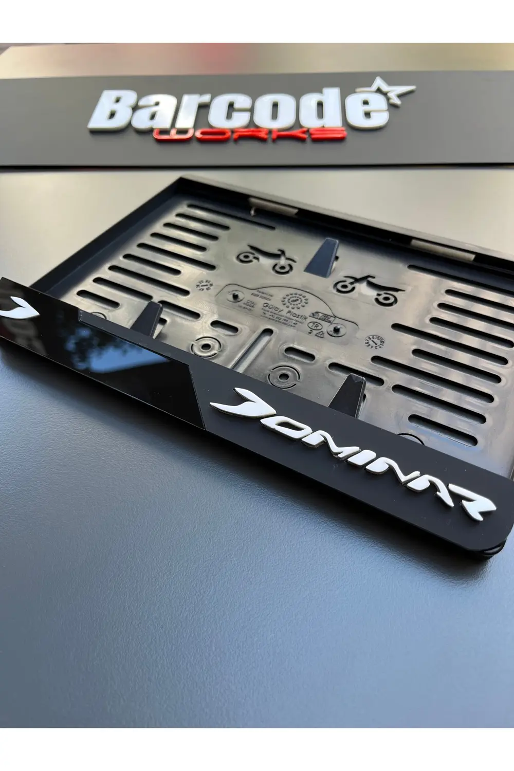 Dominar Motorsiklet Plakalık Mat Atrasit 3D Model
