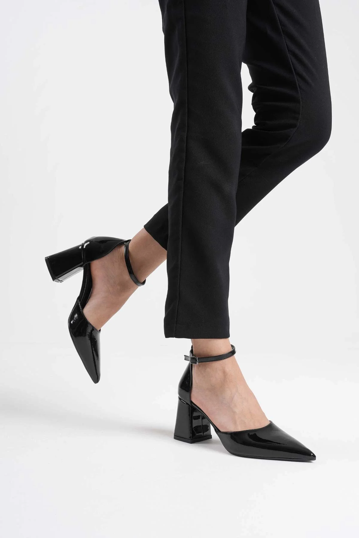 Doren Siyah Rugan Kadın Topuklu Ayakkabı