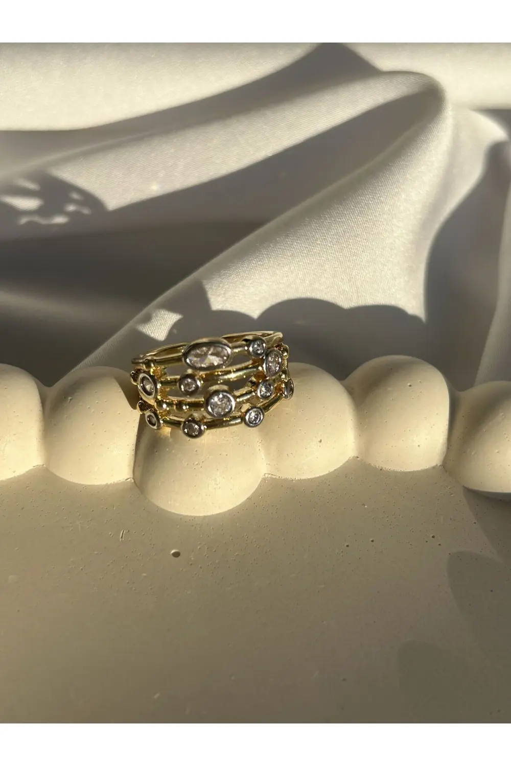 Atelier Emine Dört Sıra Zirkon Detay Yüzük