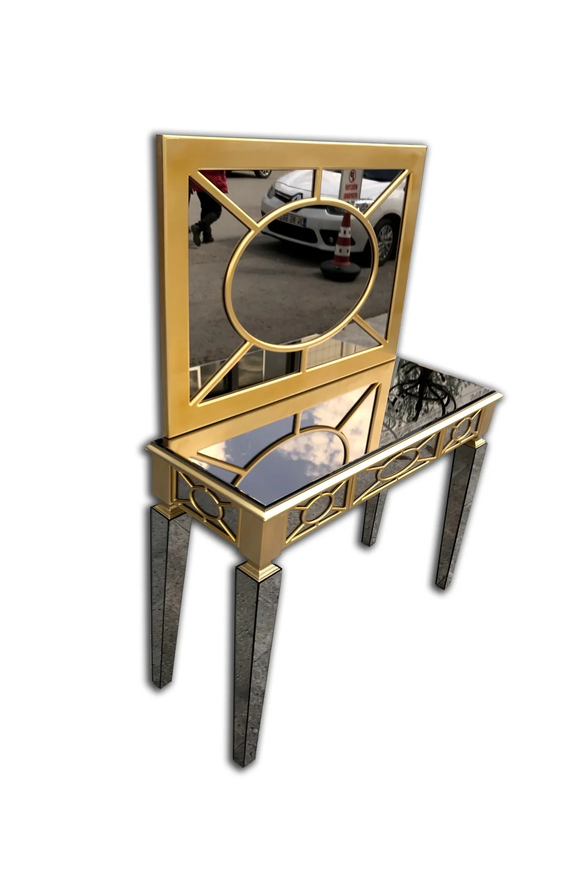 Dresuar 13718 MOTİFLİ Ayna Kaplama MODEL Parlak Gold Renk Kayın torna Çekm Elyapı Dresuar 13718 MOTİFLİ Ayna Kaplama MODEL Parlak Gold Renk Kayın torna Çekm Elyapı