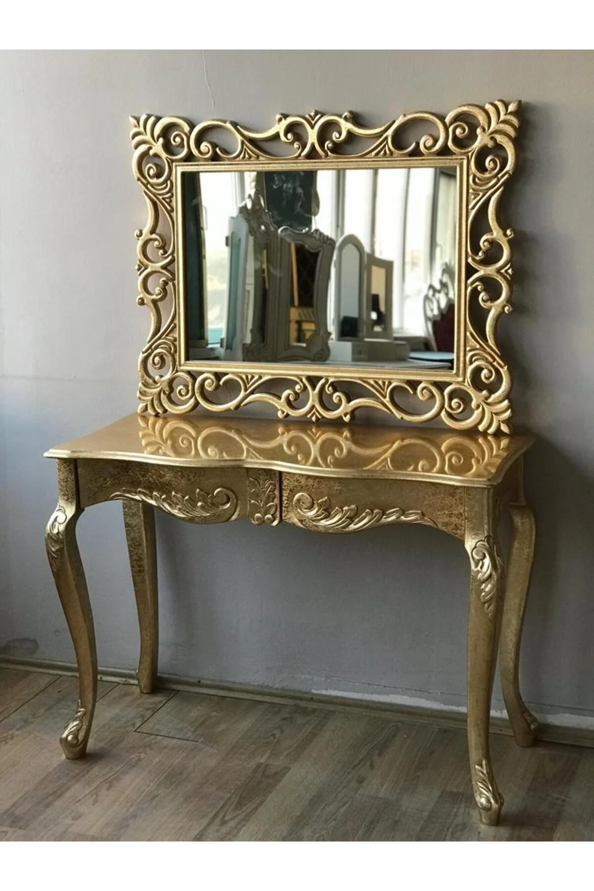 Dresuar 17413 Aslan Ayak Model Kayın TORNA Parlak GOLD Lake ÇEKMECE Ayna Lüx Oyma Dresuar 17413 Aslan Ayak Model Kayın TORNA Parlak GOLD Lake ÇEKMECE Ayna Lüx Oyma