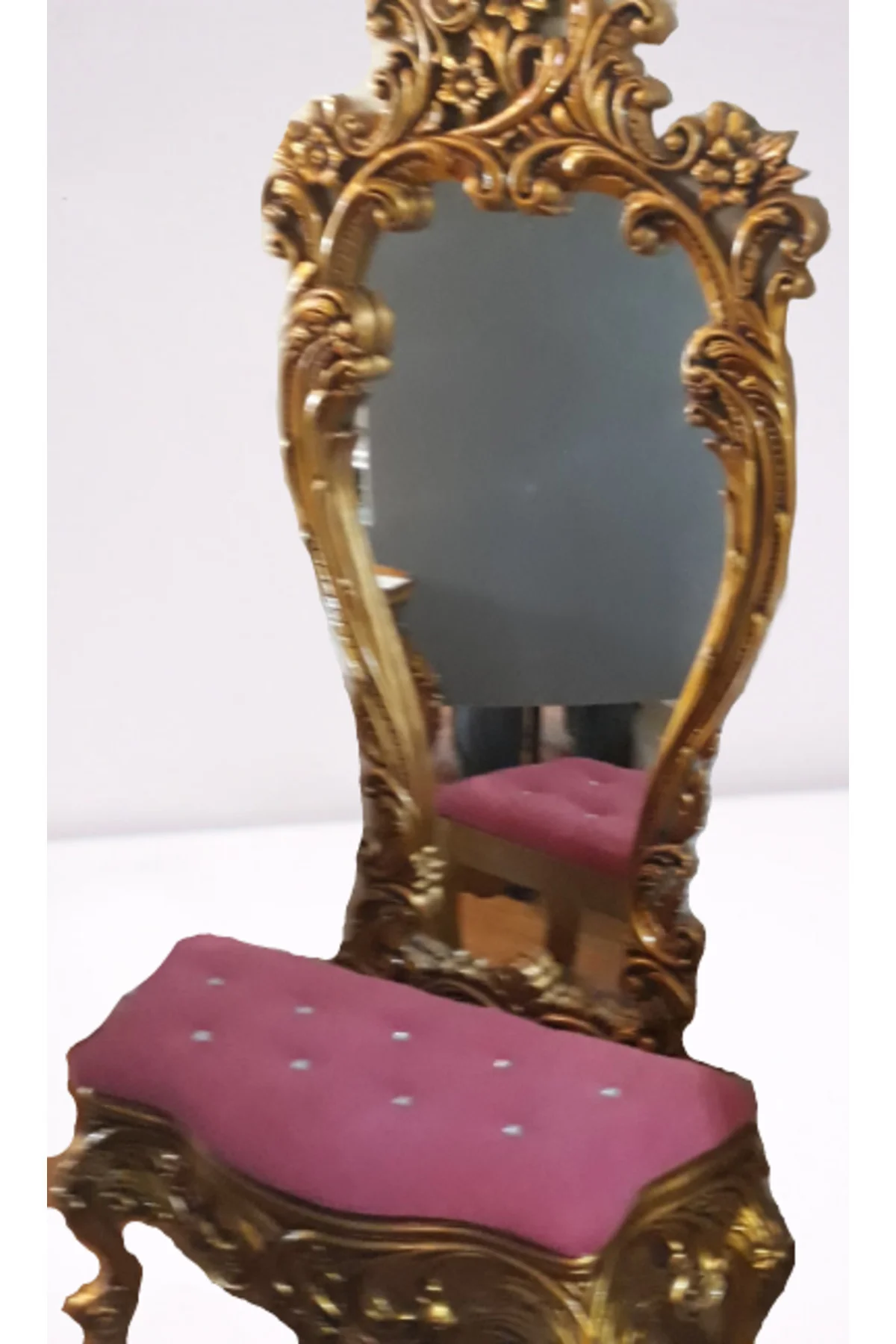 Dresuar 19379 PRENSES PUF Polyester döküm GOLD Aslan Ayak Kapitone puf El Yapım Dresuar 19379 PRENSES PUF Polyester döküm GOLD Aslan Ayak Kapitone puf El Yapım - Görsel 2