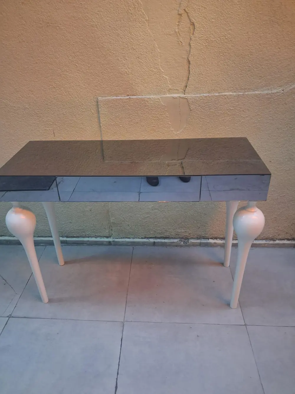 Dresuar 90548 TOMBUL Model Kayın Beyaz Renk Ayak Siyah Füme Ayna 