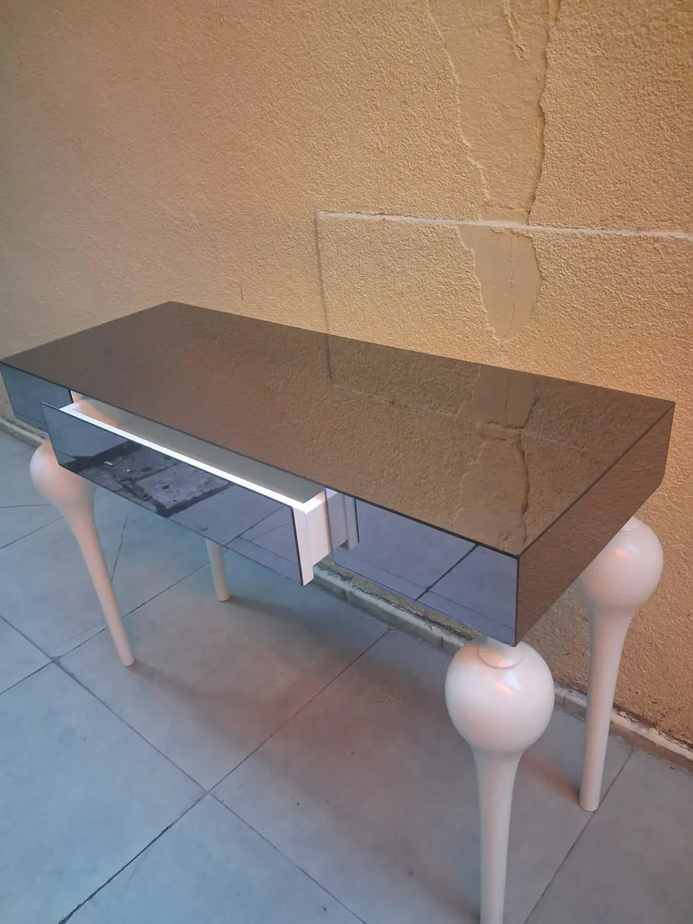 Dresuar 90548 TOMBUL Model Kayın Beyaz Renk Ayak Siyah Füme Ayna 