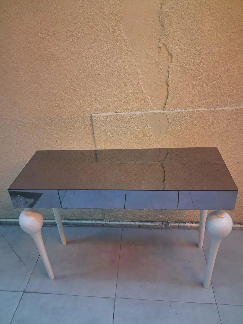 Dresuar 90548 TOMBUL Model Kayın Beyaz Renk Ayak Siyah Füme Ayna 