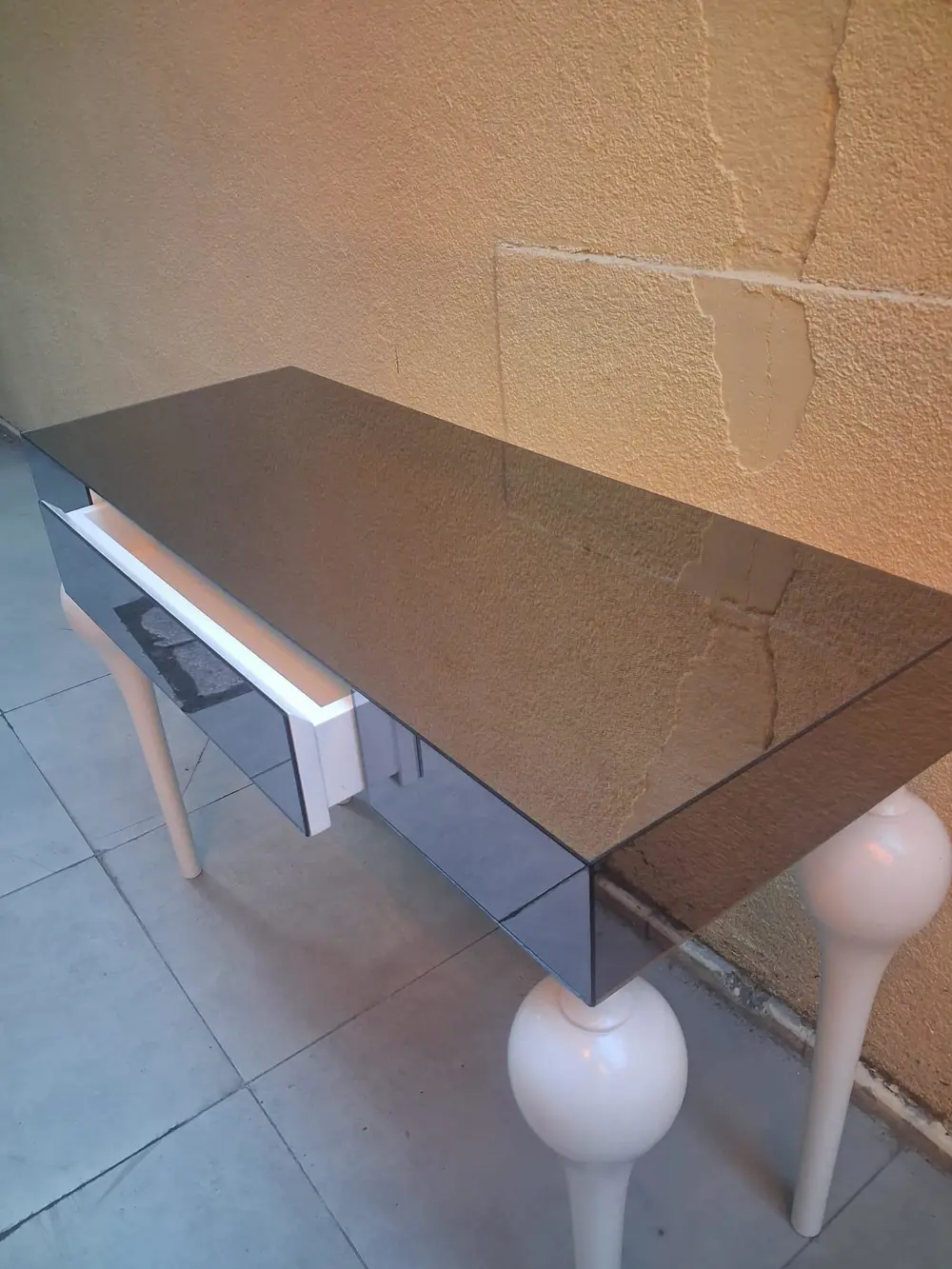 Dresuar 90548 TOMBUL Model Kayın Beyaz Renk Ayak Siyah Füme Ayna 