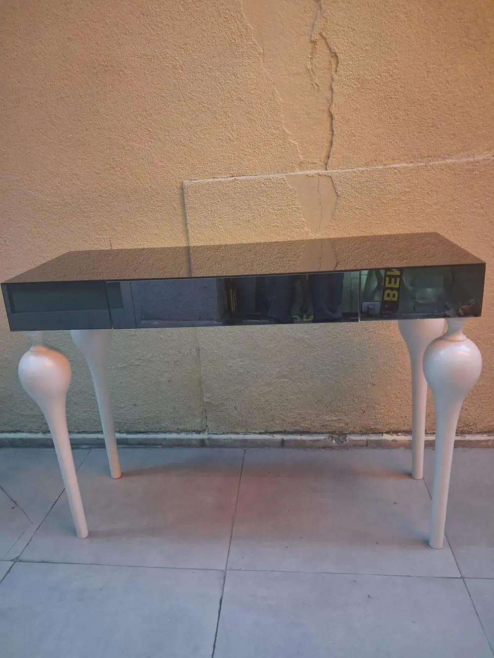 Dresuar 90548 TOMBUL Model Kayın Beyaz Renk Ayak Siyah Füme Ayna 