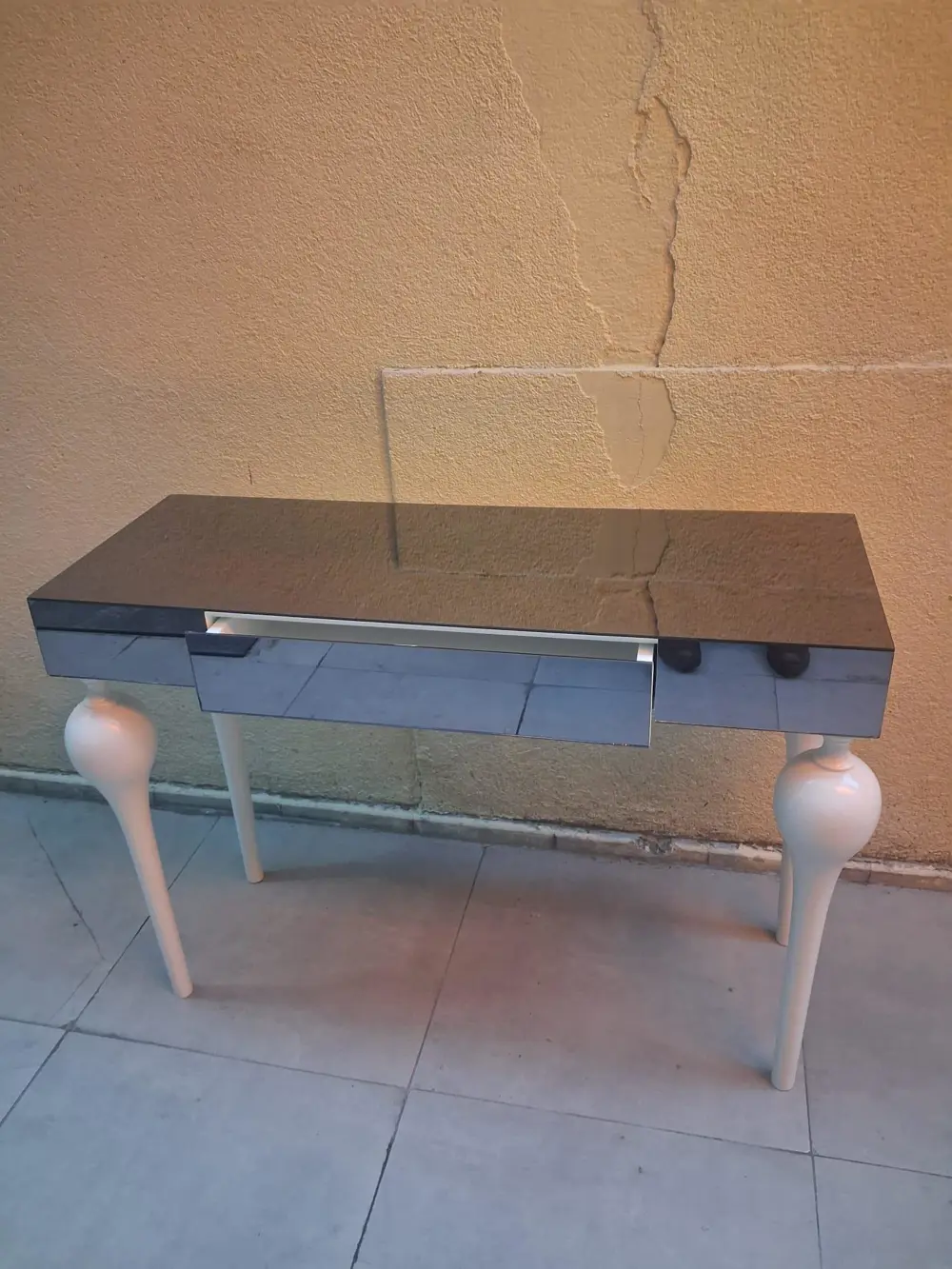 Dresuar 90548 TOMBUL Model Kayın Beyaz Renk Ayak Siyah Füme Ayna 