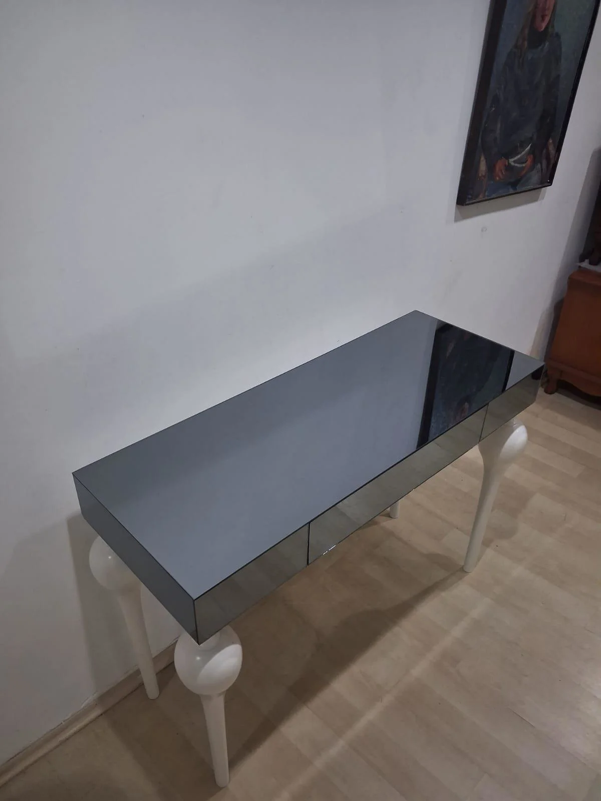 Dresuar 90624 Tombul Model Kayın Beyaz Renk Ayak Siyah Füme Ayna 
