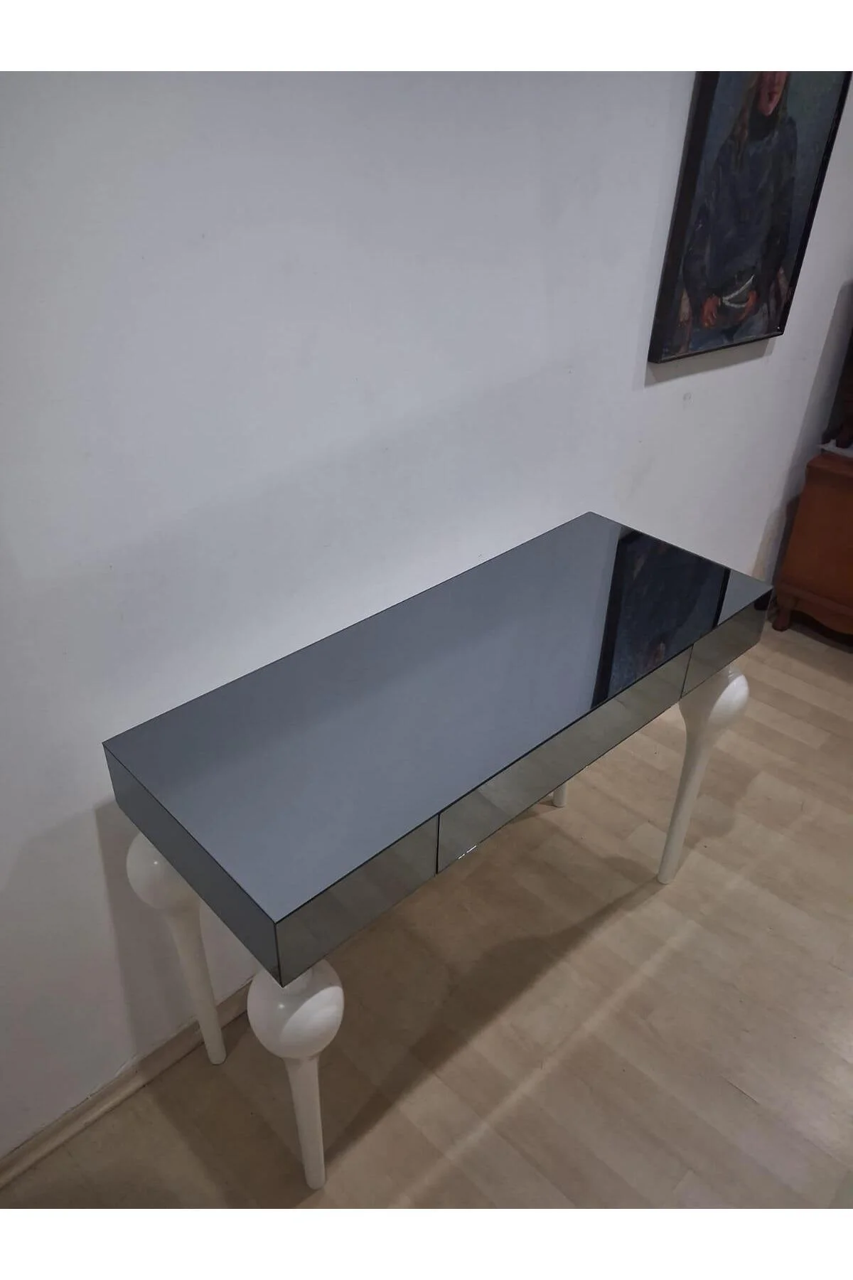 Dresuar 90624 Tombul Model Kayın Beyaz Renk Ayak Siyah Füme Ayna Kaplı El Yapım Dresuar 90624 Tombul Model Kayın Beyaz Renk Ayak Siyah Füme Ayna Kaplı El Yapım - Görsel 3