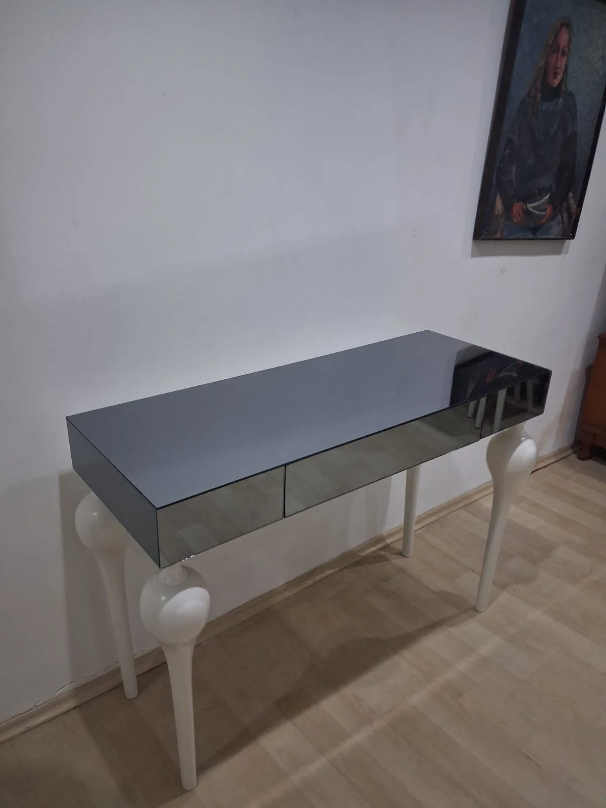 Dresuar 90624 Tombul Model Kayın Beyaz Renk Ayak Siyah Füme Ayna 