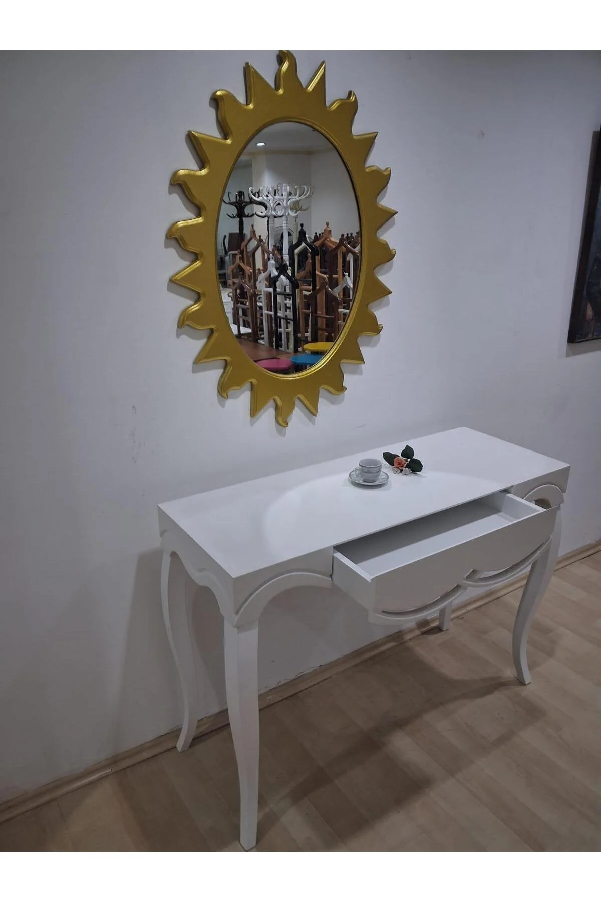 Dresuar Cnc Çökertme 90670 Model Güneş Gold Renk Ayna Lake Beyaz Tabla Kayn Aslan Ayak Dresuar Cnc Çökertme 90670 Model Güneş Gold Renk Ayna Lake Beyaz Tabla Kayn Aslan Ayak - Görsel 3
