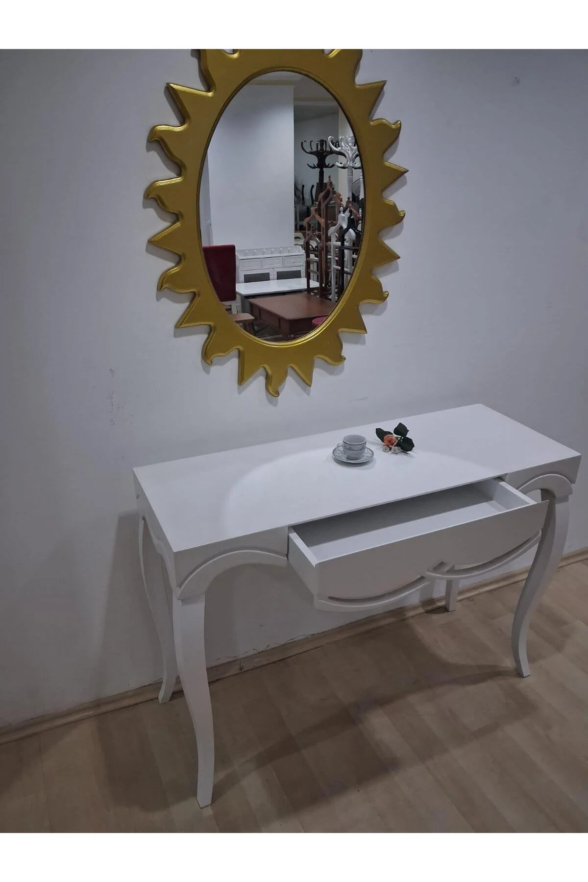 Dresuar Cnc Çökertme 90670 Model Güneş Gold Renk Ayna Lake Beyaz Tabla Kayn Aslan Ayak Dresuar Cnc Çökertme 90670 Model Güneş Gold Renk Ayna Lake Beyaz Tabla Kayn Aslan Ayak - Görsel 6