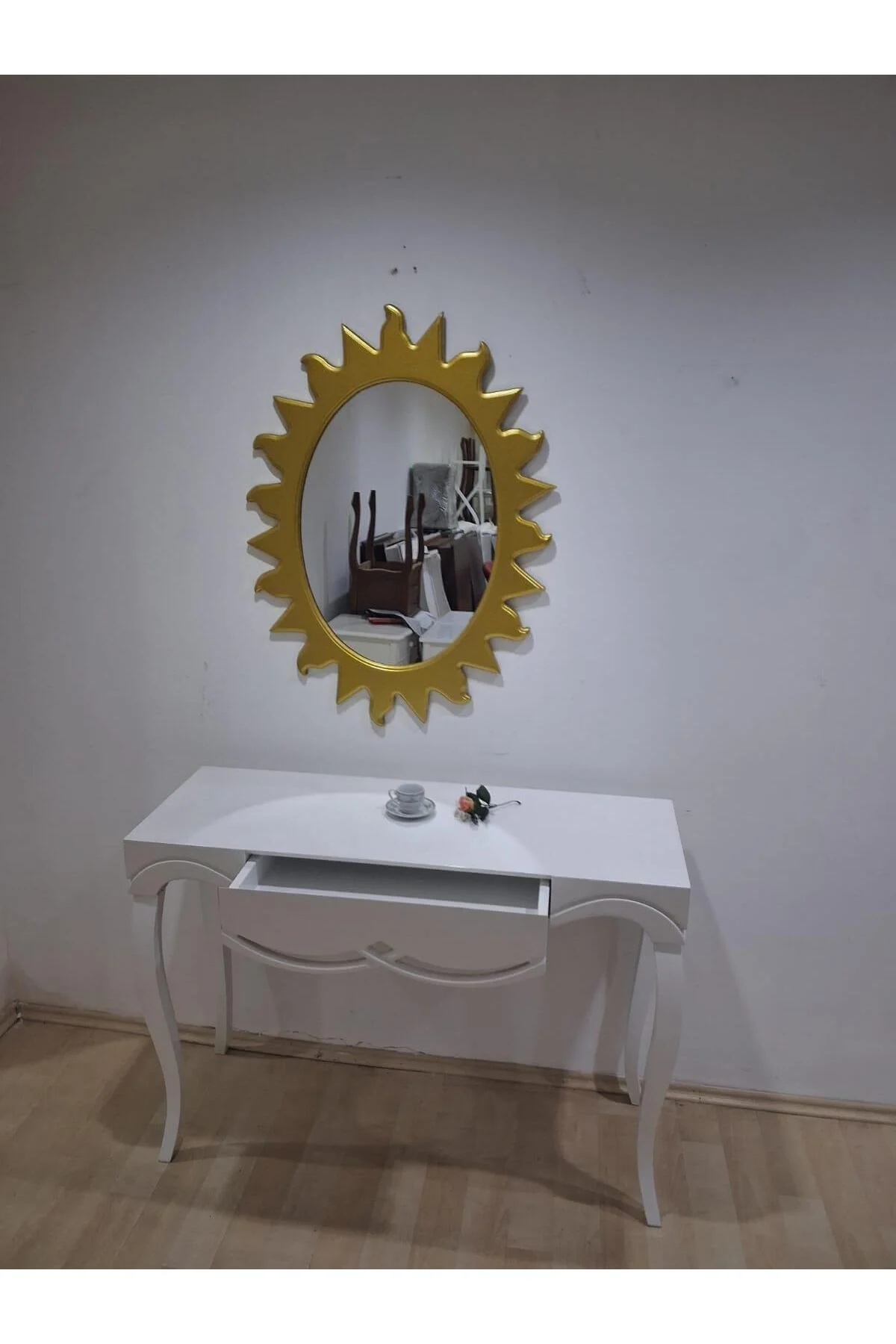 Dresuar Cnc Çökertme 90670 Model Güneş Gold Renk Ayna Lake Beyaz Tabla Kayn Aslan Ayak Dresuar Cnc Çökertme 90670 Model Güneş Gold Renk Ayna Lake Beyaz Tabla Kayn Aslan Ayak - Görsel 2