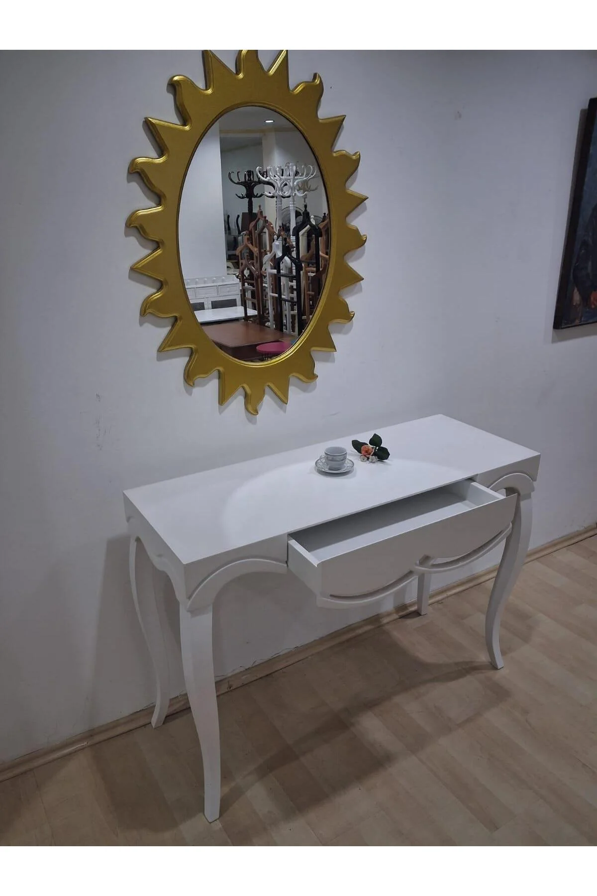 Dresuar Cnc Çökertme 90670 Model Güneş Gold Renk Ayna Lake Beyaz Tabla Kayn Aslan Ayak Dresuar Cnc Çökertme 90670 Model Güneş Gold Renk Ayna Lake Beyaz Tabla Kayn Aslan Ayak - Görsel 4