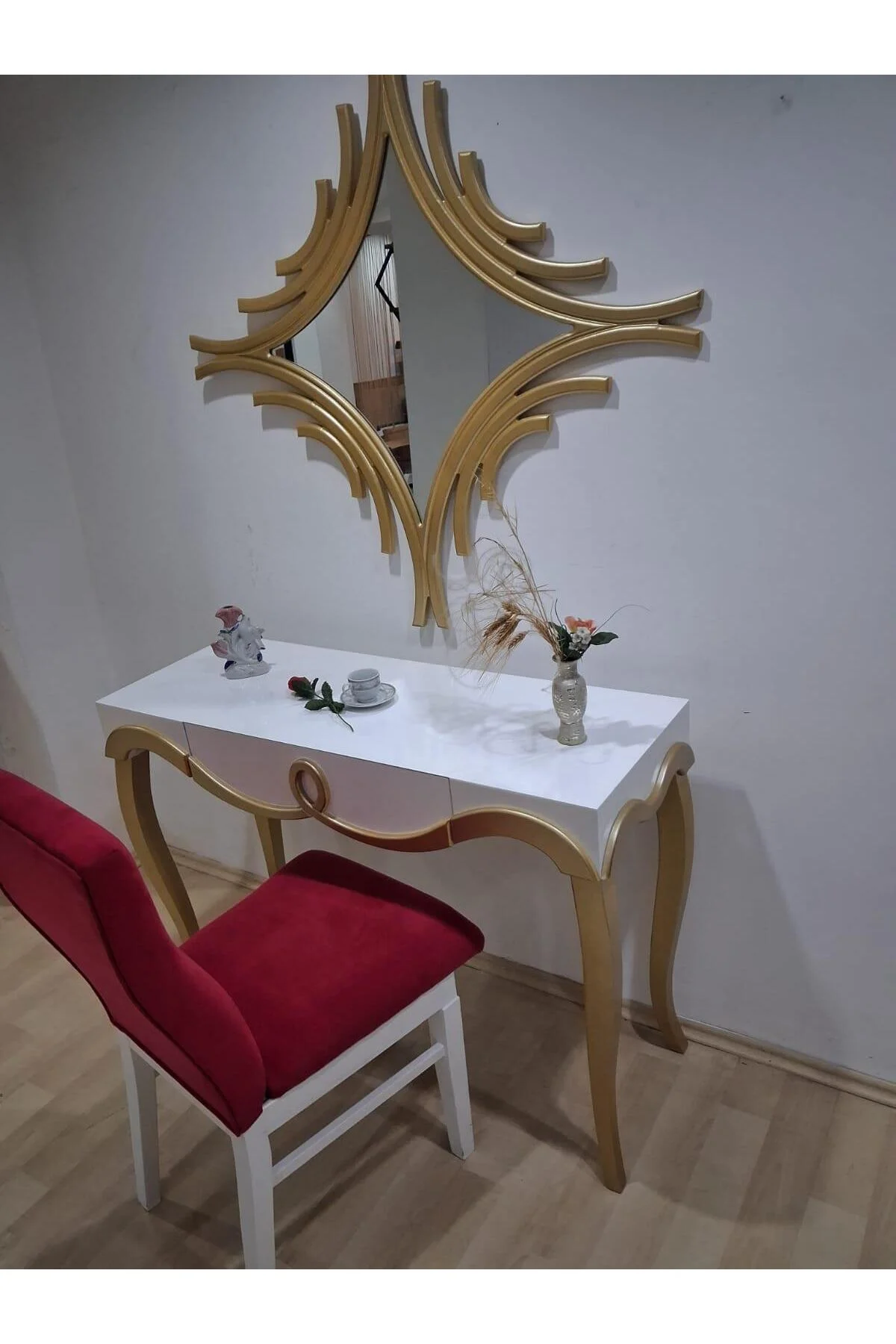 Dresuar Cnc Kabartma 90661 Model Aynalı Ahşap Sandalye Ayak Parlak Beyaz Gold Renk Dresuar Cnc Kabartma 90661 Model Aynalı Ahşap Sandalye Ayak Parlak Beyaz Gold Renk - Görsel 7