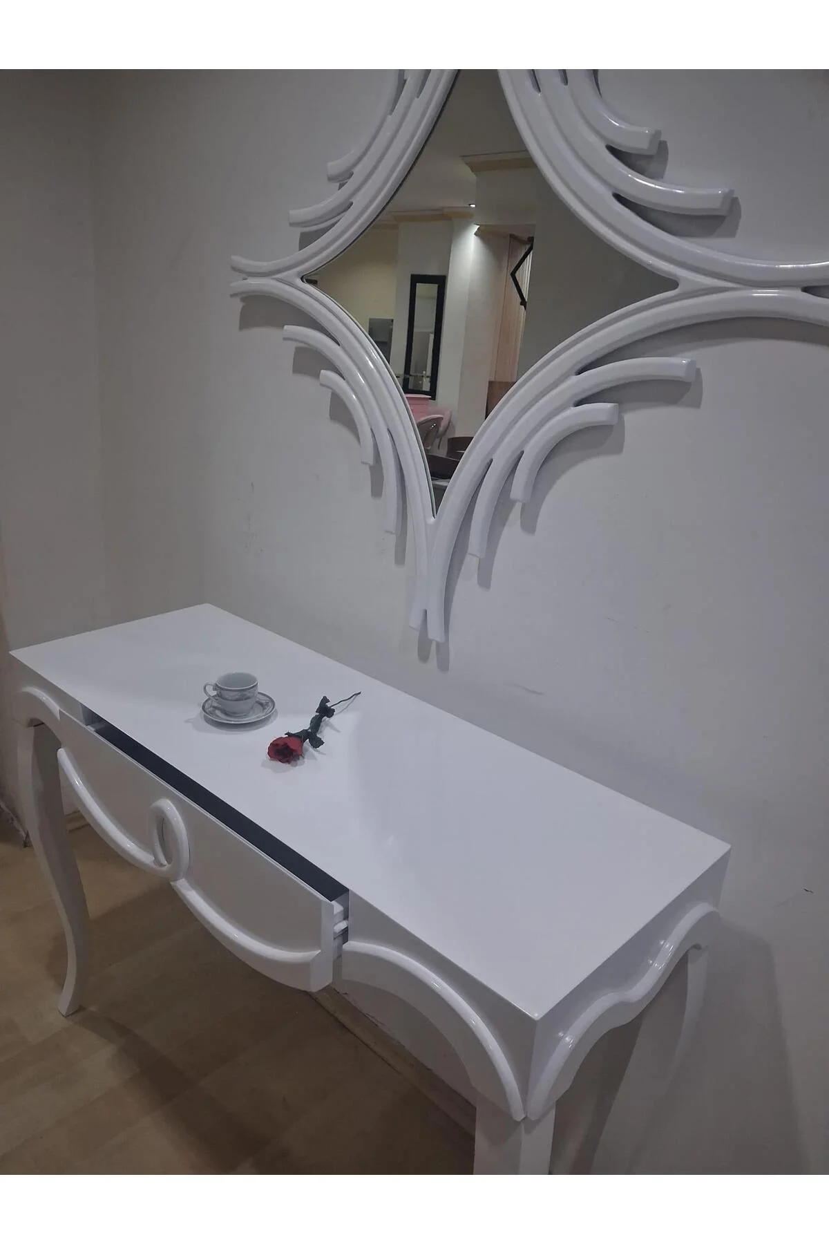 Dresuar Cnc Kabartma 90681 Model Kayın Aslan Ayak Mdf Tabla Parlak Lake Beyaz - Görsel 5