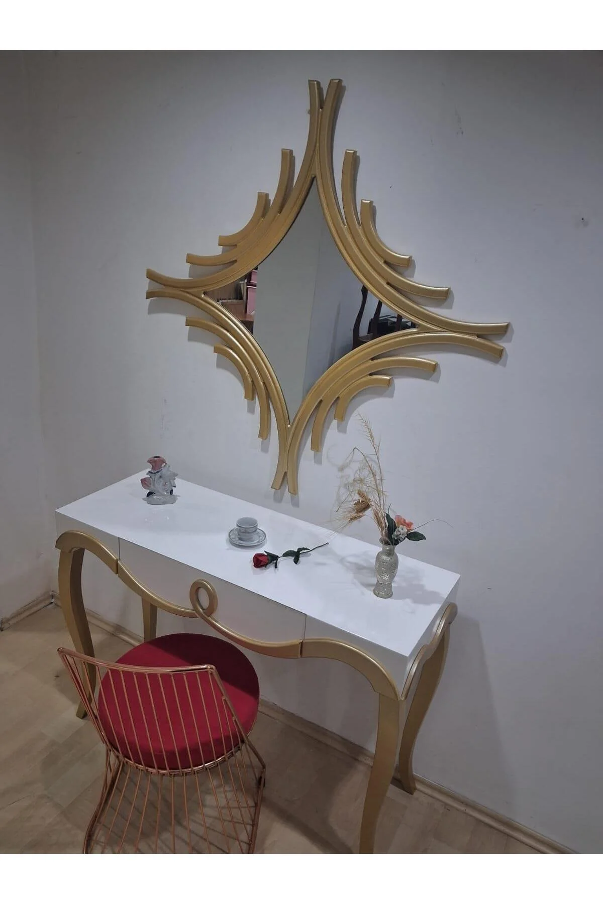 Dresuar Cnc Kabartma 90662 Model Aynalı Demir Sandalye Ayak Parlak Beyaz Gold Renk - Görsel 7
