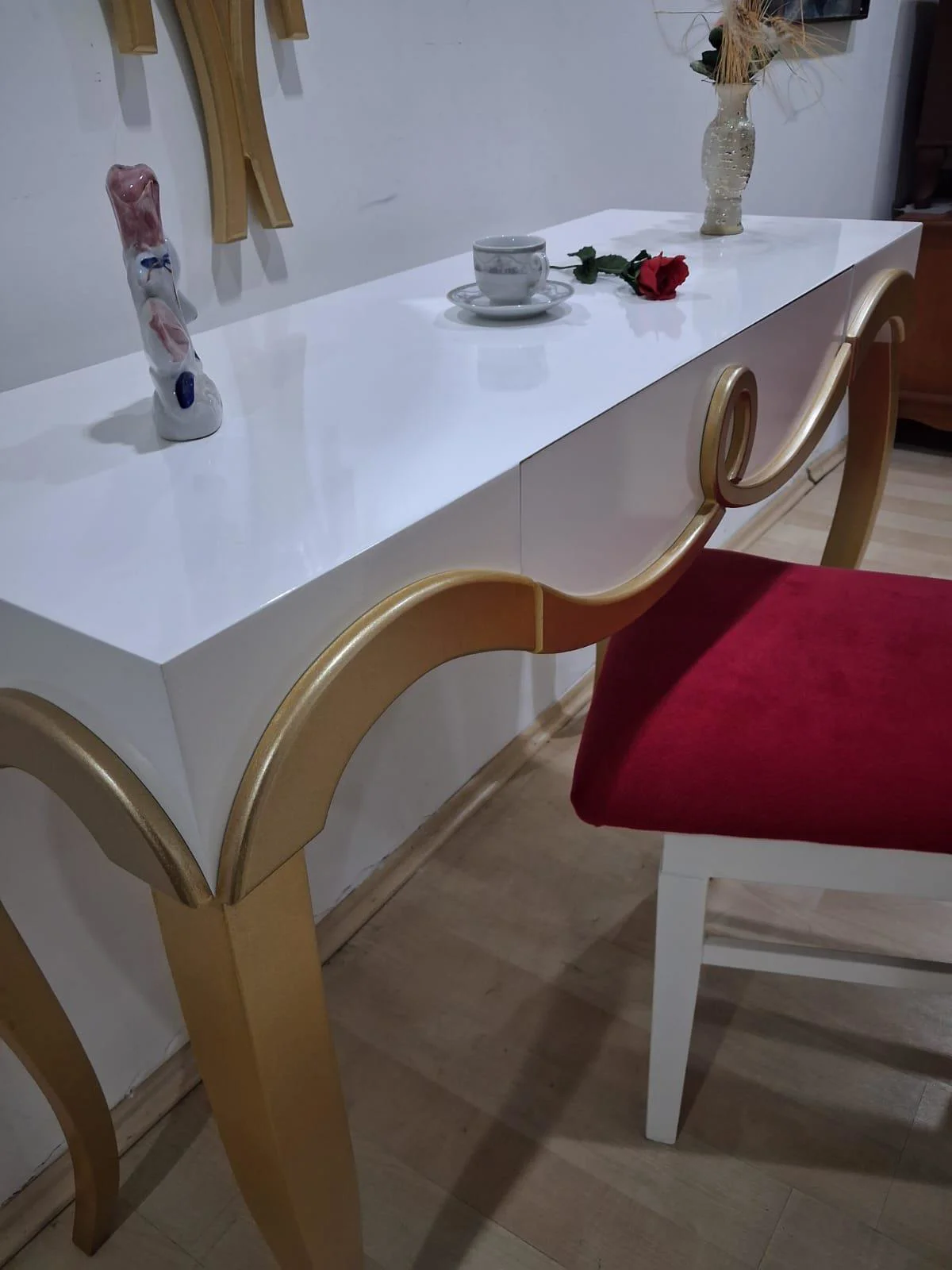 Dresuar Cnc Kabartma 90661 Model Ayna Ahşap Sandalye Ayak Parlak 
