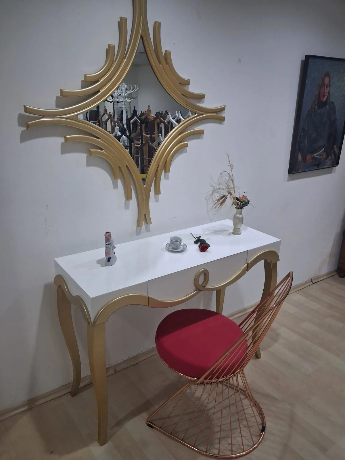Dresuar Cnc Kabartma 90662 Model Aynalı Demir Sandalye Ayak Parla
