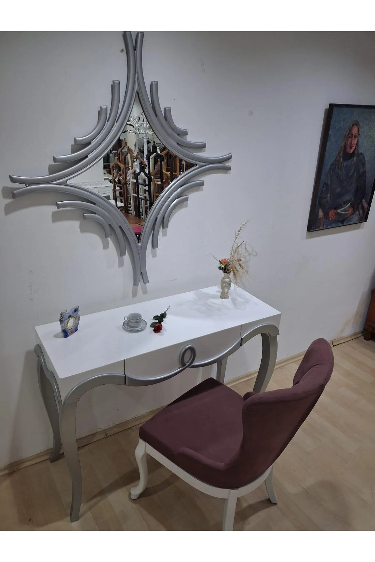Dresuar Cnc Kabartma 90664 Model Aynalı Gökyüzü Sandalye Ayak Parlak Beyaz Gri Renk Dresuar Cnc Kabartma 90664 Model Aynalı Gökyüzü Sandalye Ayak Parlak Beyaz Gri Renk - Görsel 4