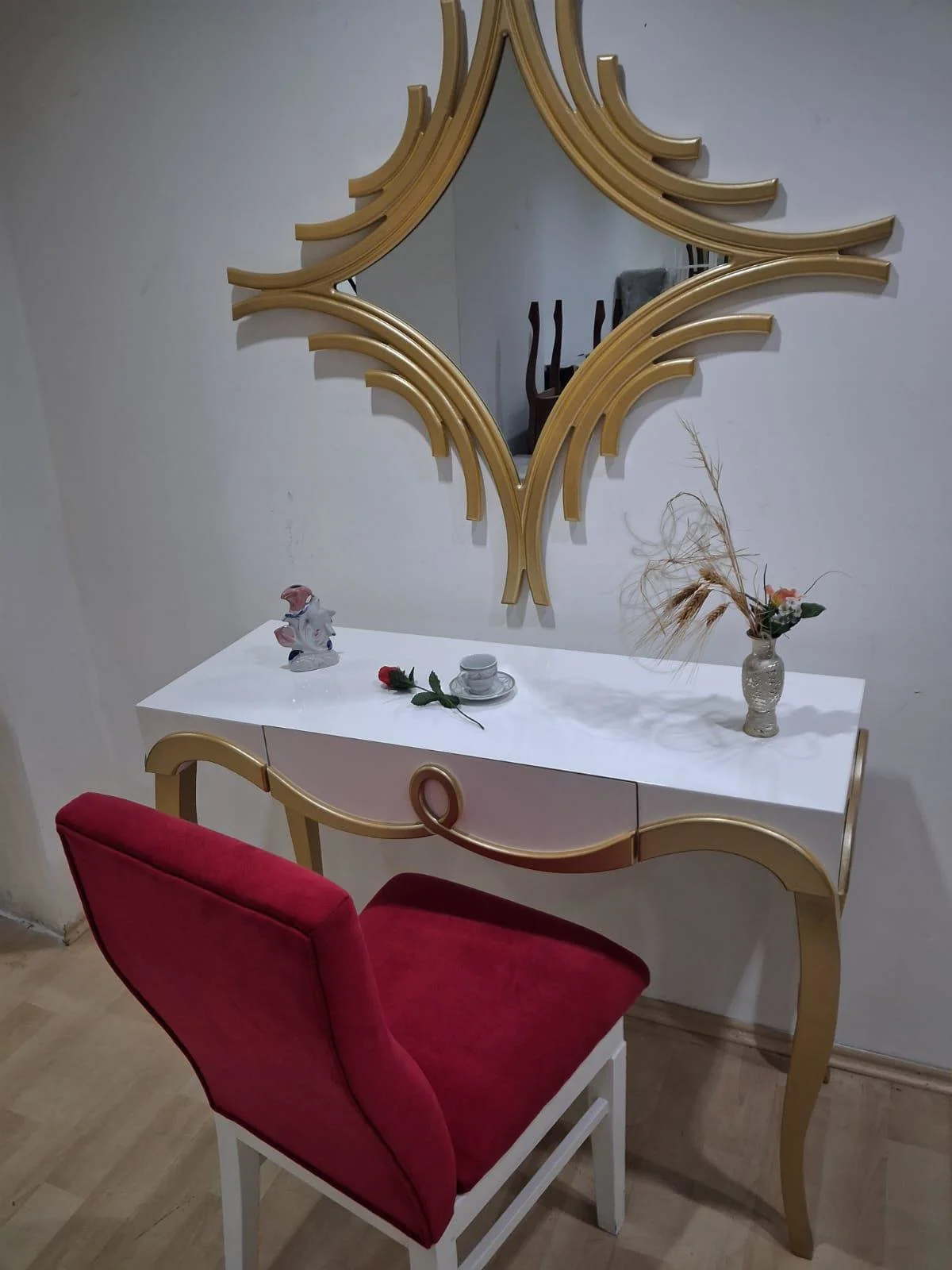 Dresuar Cnc Kabartma 90661 Model Ayna Ahşap Sandalye Ayak Parlak 