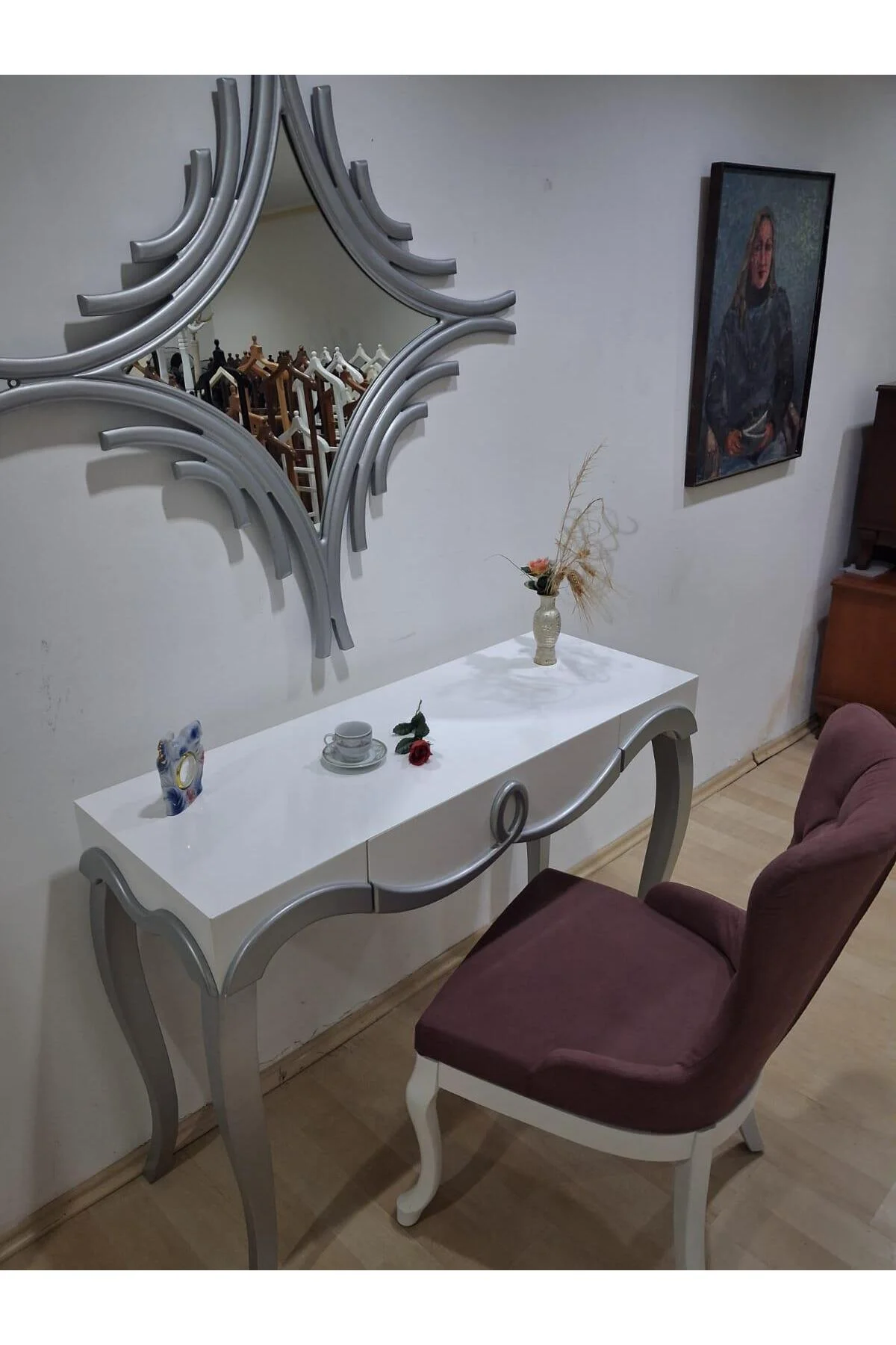 Dresuar Cnc Kabartma 90664 Model Aynalı Gökyüzü Sandalye Ayak Parlak Beyaz Gri Renk Dresuar Cnc Kabartma 90664 Model Aynalı Gökyüzü Sandalye Ayak Parlak Beyaz Gri Renk - Görsel 3