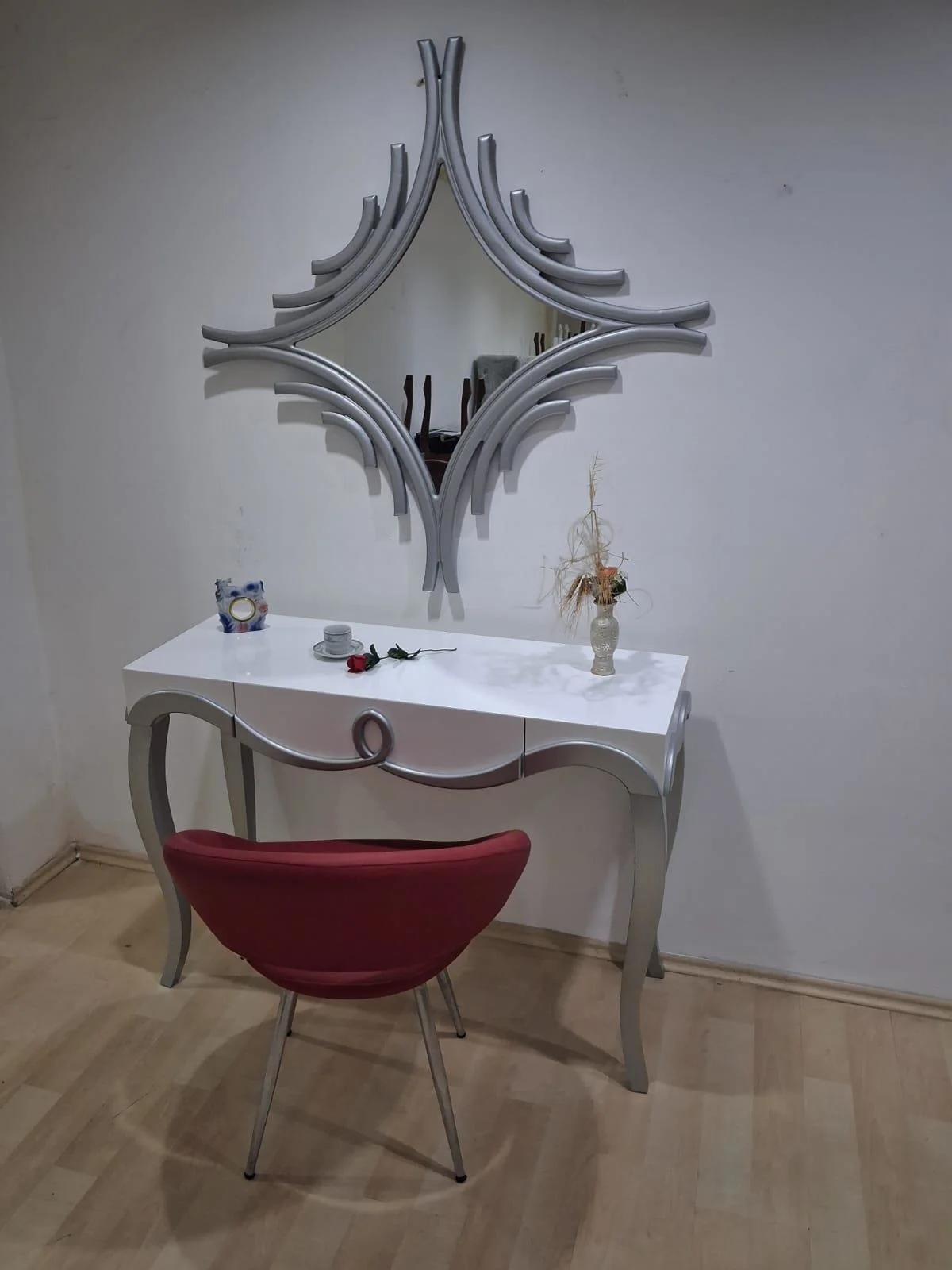 Dresuar Cnc Kabartma 90666 Model Aynalı Tombik Sandalye Ayak Parl