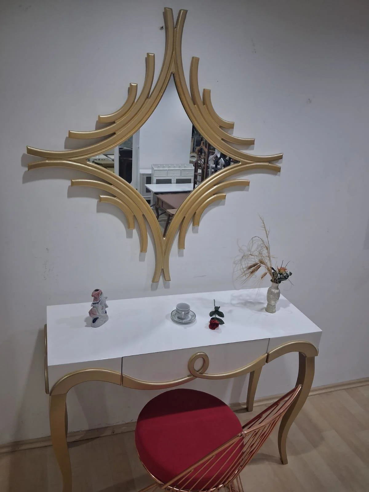 Dresuar Cnc Kabartma 90662 Model Aynalı Demir Sandalye Ayak Parla