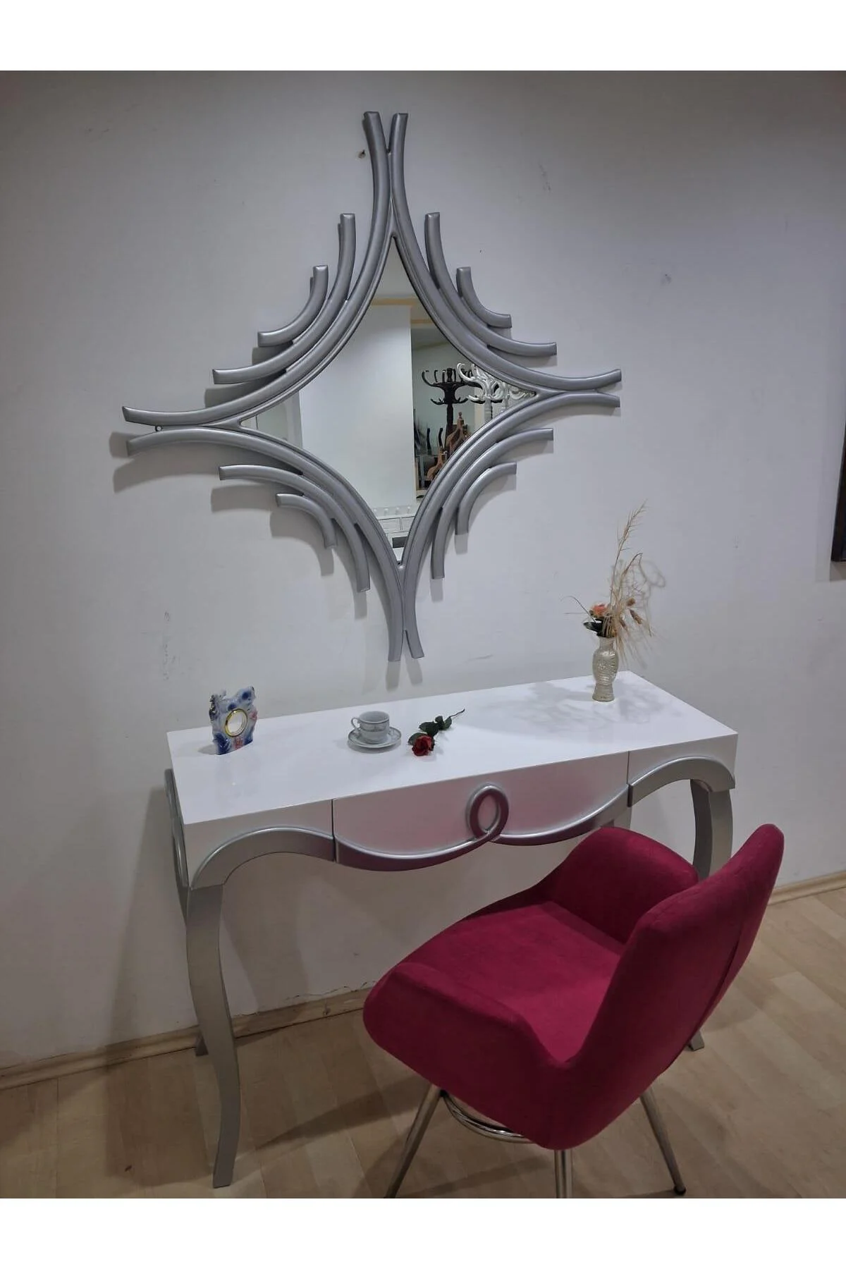 Dresuar Cnc Kabartma 90669 Aynalı model Kelebek Sandalye Ayak Parlak Beyaz Gri Dresuar Cnc Kabartma 90669 Aynalı model Kelebek Sandalye Ayak Parlak Beyaz Gri