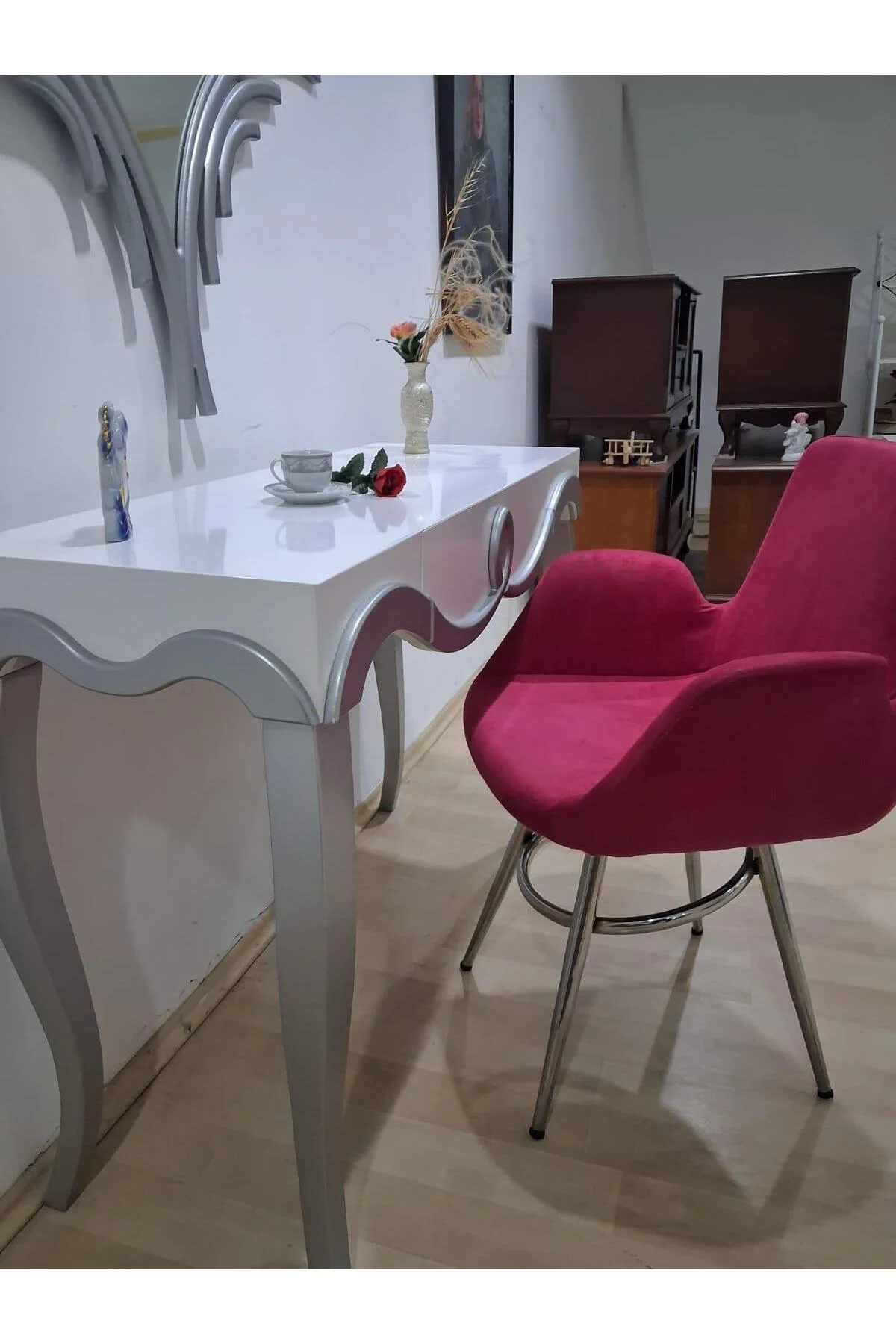 Dresuar Cnc Kabartma 90669 Aynalı model Kelebek Sandalye Ayak Parlak Beyaz Gri Dresuar Cnc Kabartma 90669 Aynalı model Kelebek Sandalye Ayak Parlak Beyaz Gri - Görsel 2