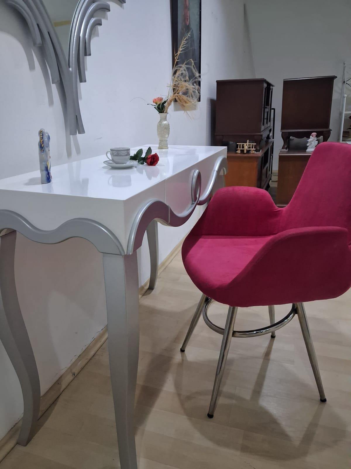 Dresuar Cnc Kabartma 90669 Aynalı model Kelebek Sandalye Ayak Par